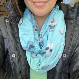 Disney Olaf Infinity Scarf